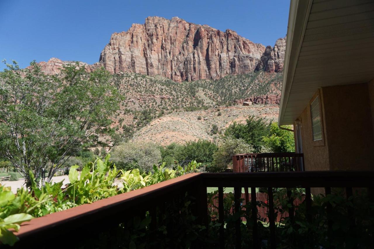 Harvest House Bed And Breakfast Springdale Exterior photo